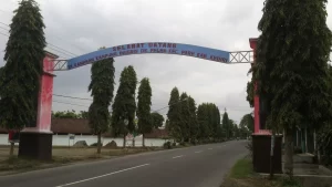Gerbang Kampung Inggris Pare di Desa Pelem, Kecamatan Pare, Kabupaten Kediri